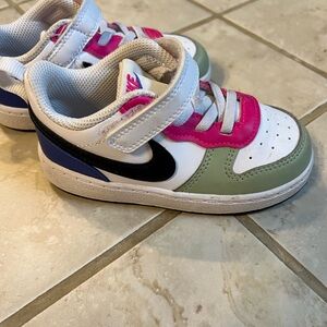 Nike Court Borough Low